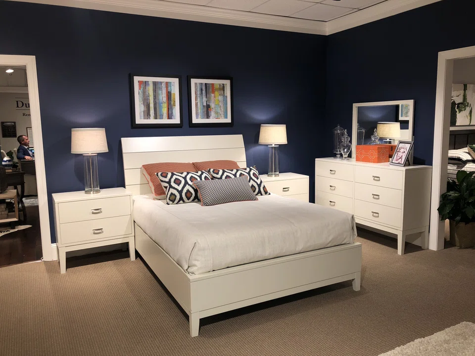 Defined Distinction (158) in Solid Cream