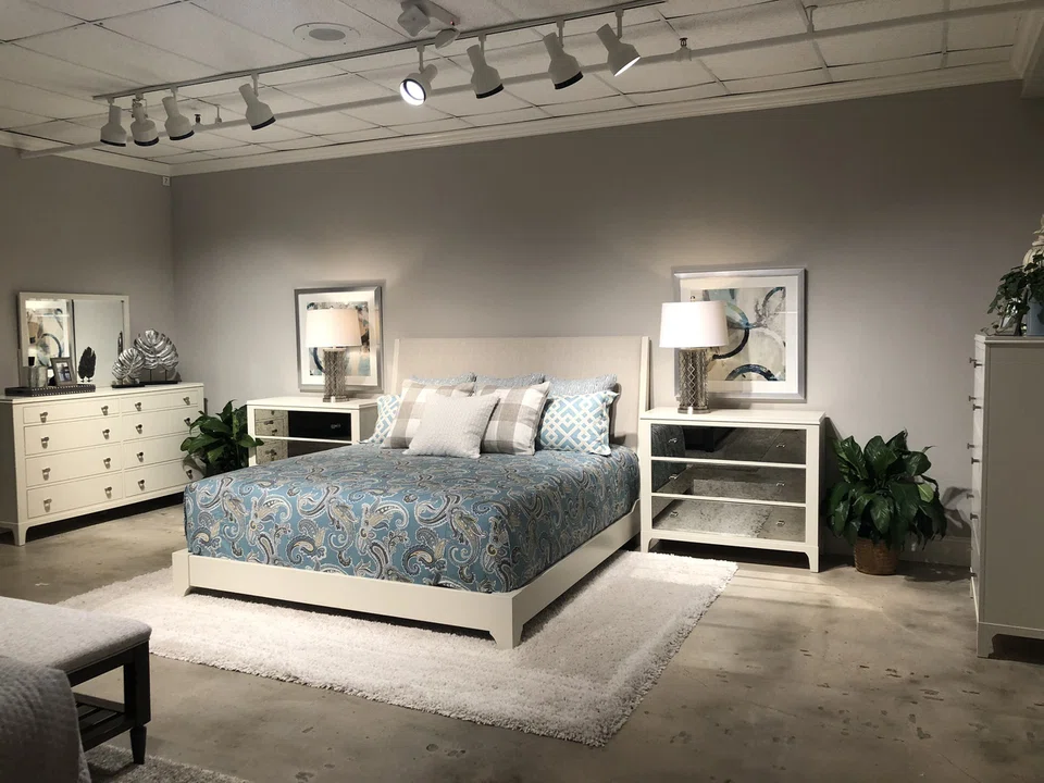 Front Street in Solid Cream