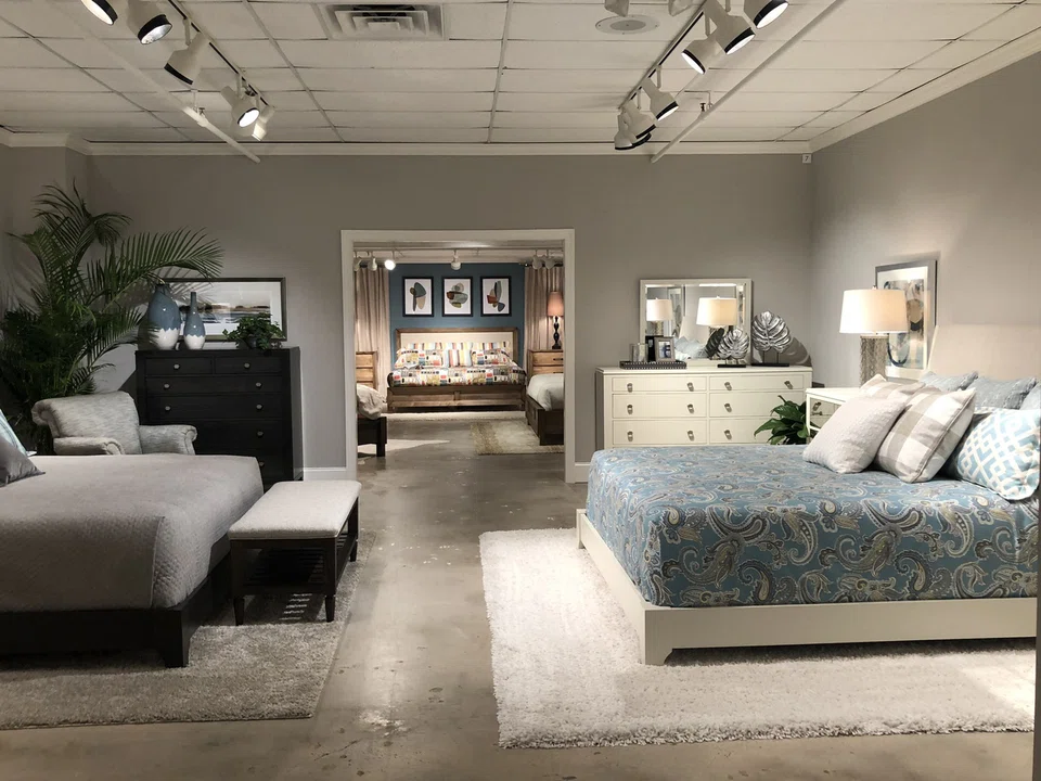 Front Street in Solid Cream and Smoke